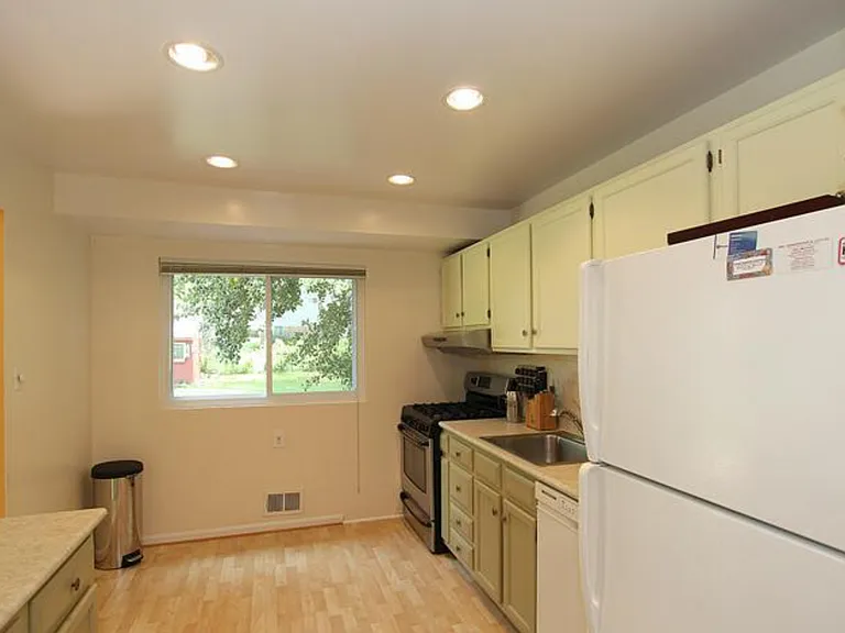 730 Harrington Rd — Photo 3