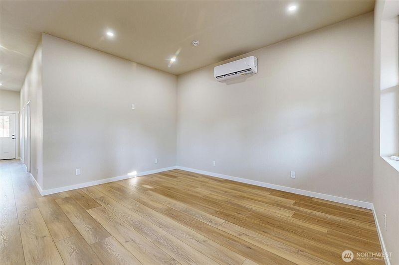 3rd image of 1211 Chestnut Street