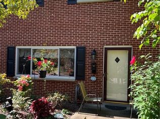 3 Vest Pl, Charleston, WV 25314