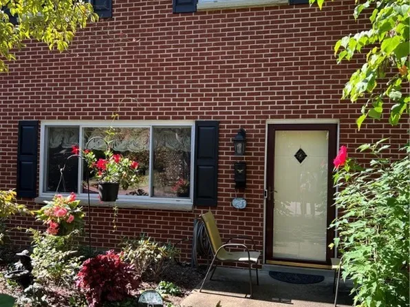 3 Vest Pl, Charleston, WV 25314