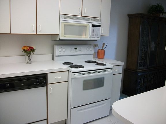 2nd image of 18501 Wentworth Ave APT 1D