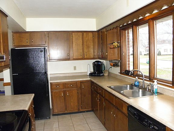5th image of 1807 Twin Oaks Dr