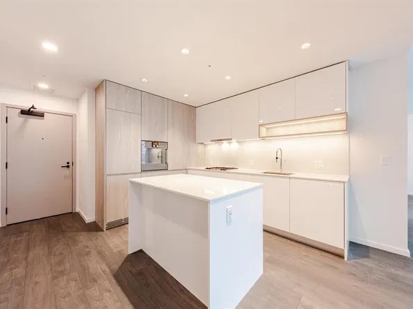 6788 Minoru Blvd #203, Richmond, BC V6Y 2V7