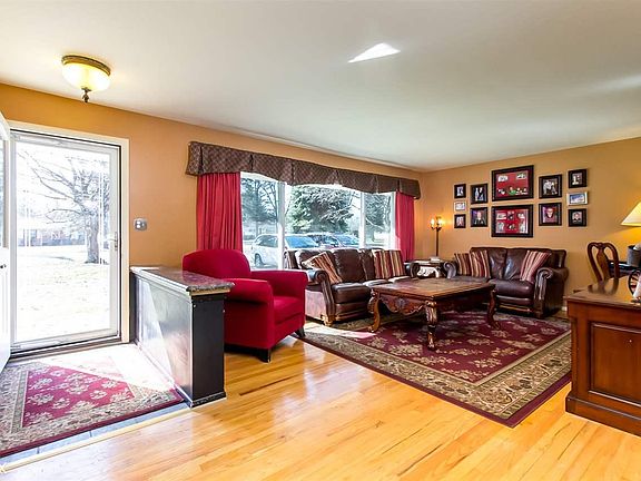 2nd image of 375 Lesdale Dr