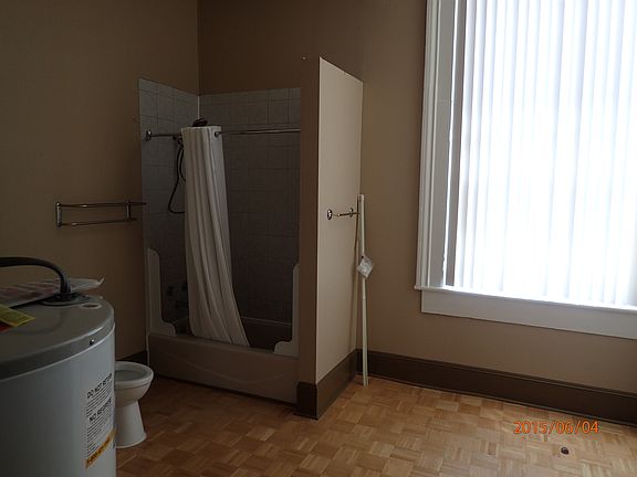 4th image of 422 22nd St APT 2
