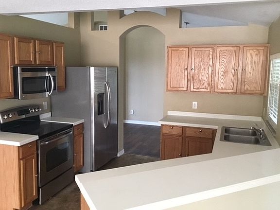 4th image of 678 SE Crescent Ave