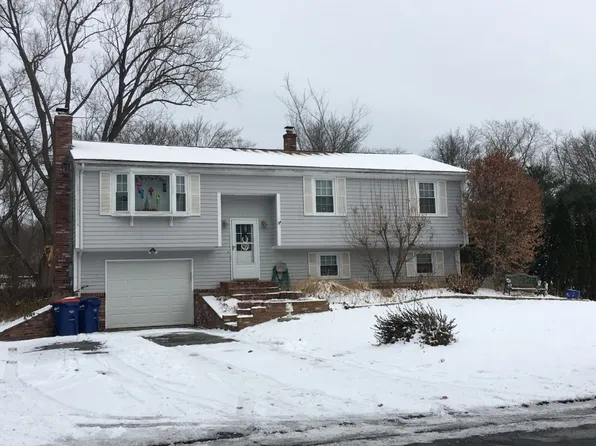 218 Pleasant St, Seekonk, MA 02771