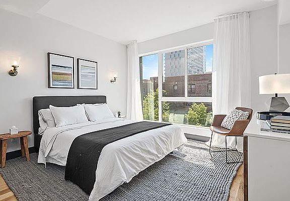 4th image of 733 Rogers Ave #601