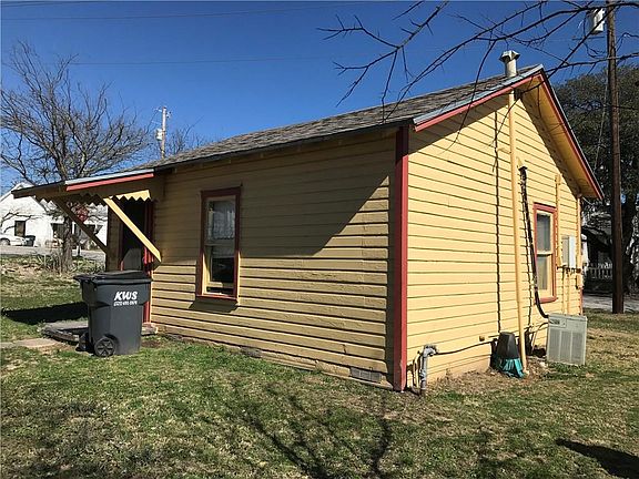 2nd image of 410 N Mesquite St