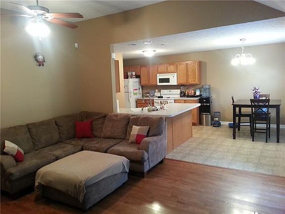 3rd image of 896 Glen Ellen Way