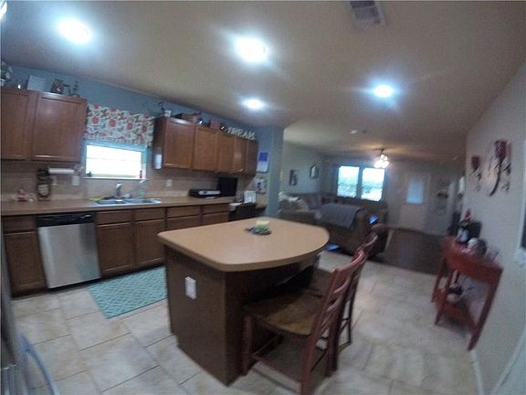 5th image of 513 Jennifer Dr