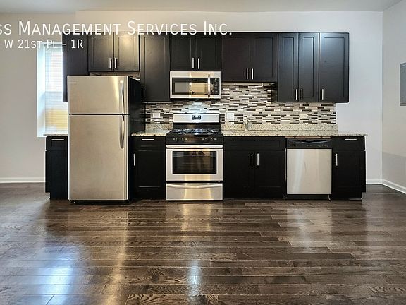 5th image of 1941 W 21st Pl APT 1R