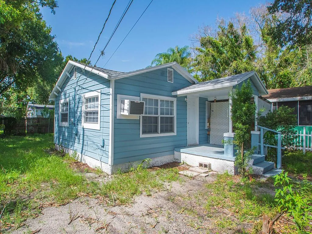 2 bed, 1.0 bath, 572 sqft, $1,200 — Photo 2