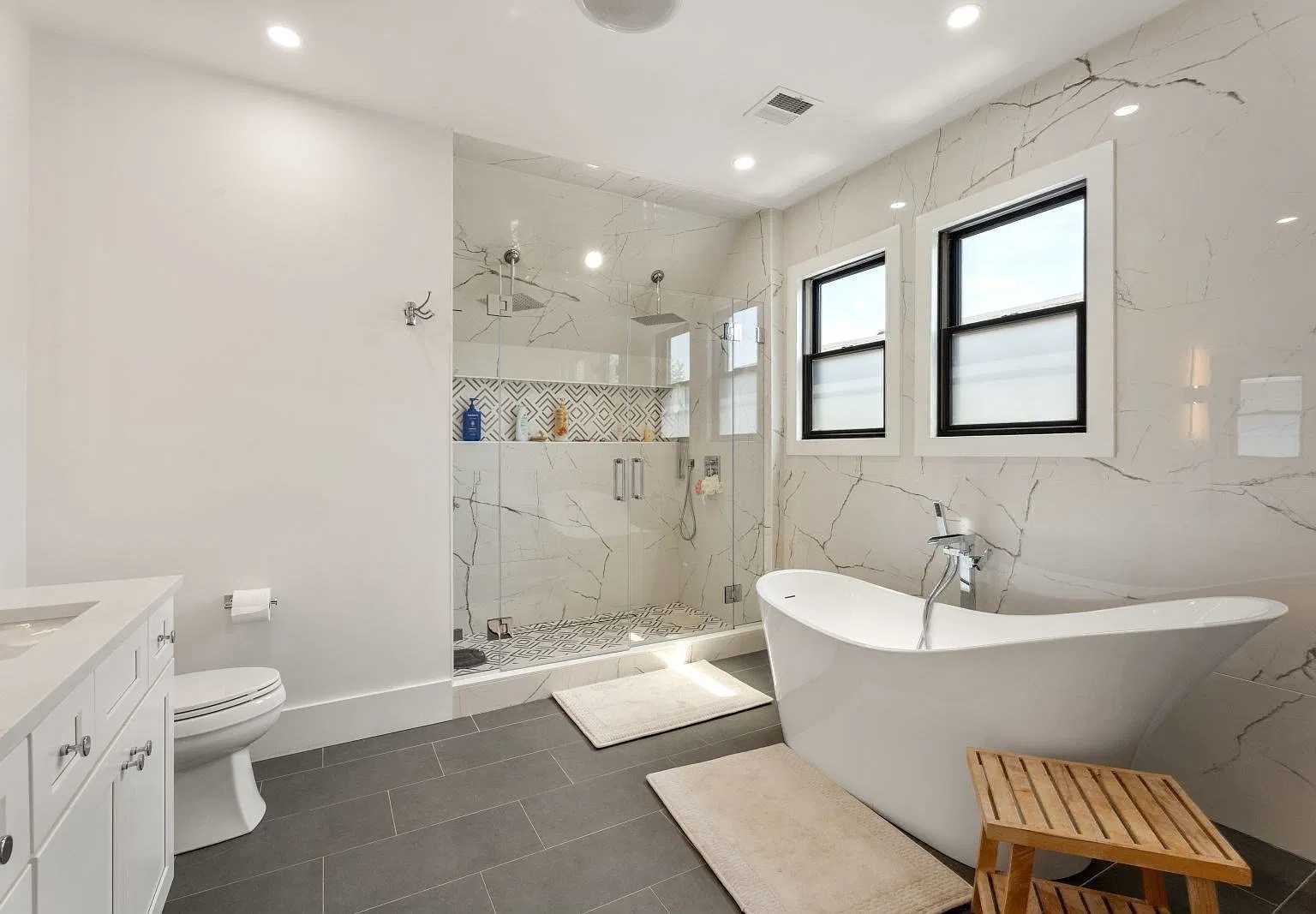 4 bed, 3.5 bath, 2415 sqft, $5,950 — Photo 4