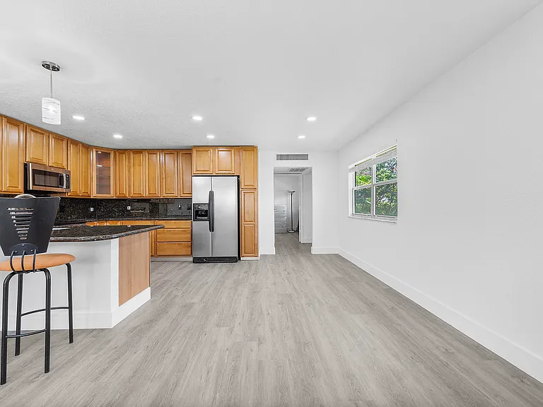 154 Seville Ln #G — Photo 21
