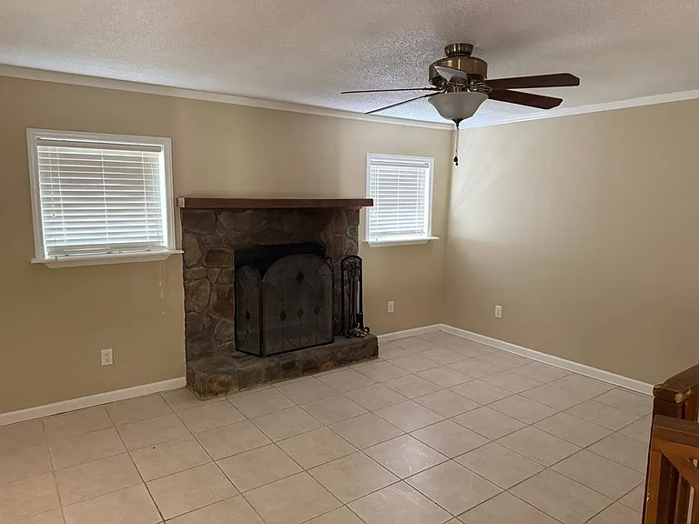 92 Grey Fox Ln — Photo 5