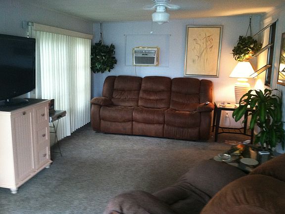 3rd image of 9 Hobnail Dr