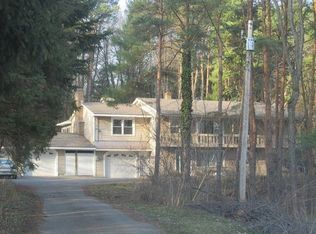 6015 Cascade Rd SE, Grand Rapids, MI 49546