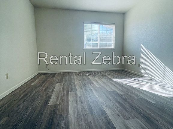 3rd image of 720 W 18th St