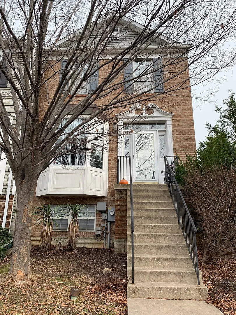 Coming Soon - Large End Unit Townhouse In Crofton Village! — Photo 2