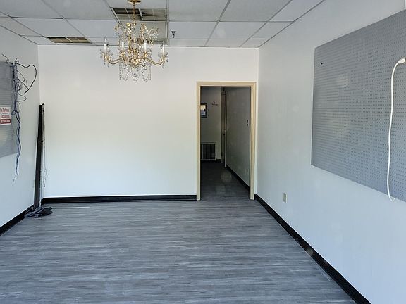 2nd image of 404 Edgewood Dr