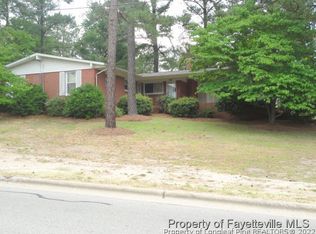642 Country Club Dr, Fayetteville, NC 28311