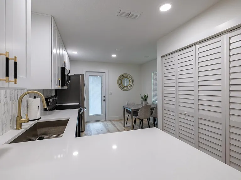 6407 S Adelia Ave #B — Photo 6
