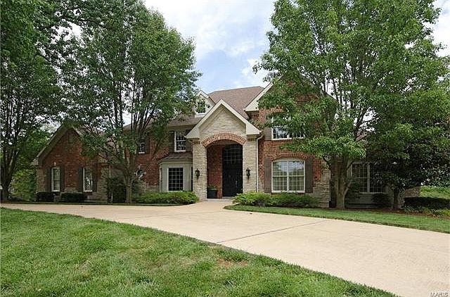 1st image of 8 Sackston Woods Ln