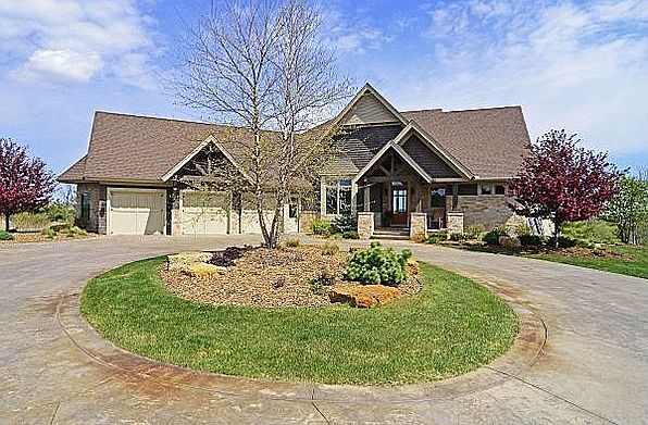 1st image of 2910 Parkview Dr