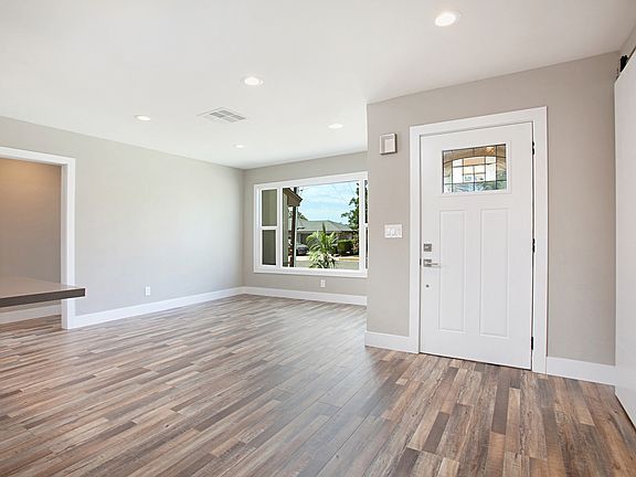 4th image of 4874 Loukelton Way