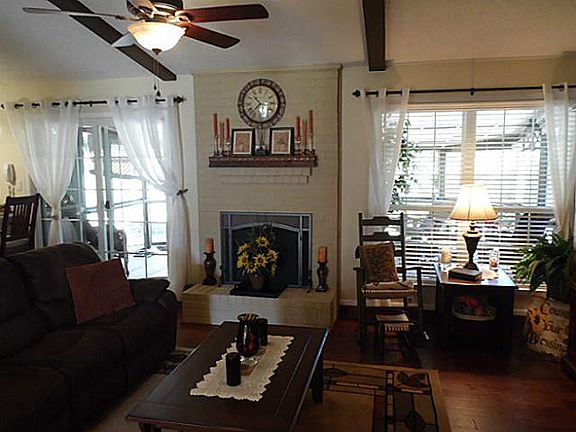 3rd image of 1817 Crooked Creek Ln