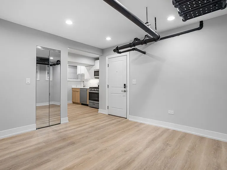 6929 N Lakewood Ave — Photo 7