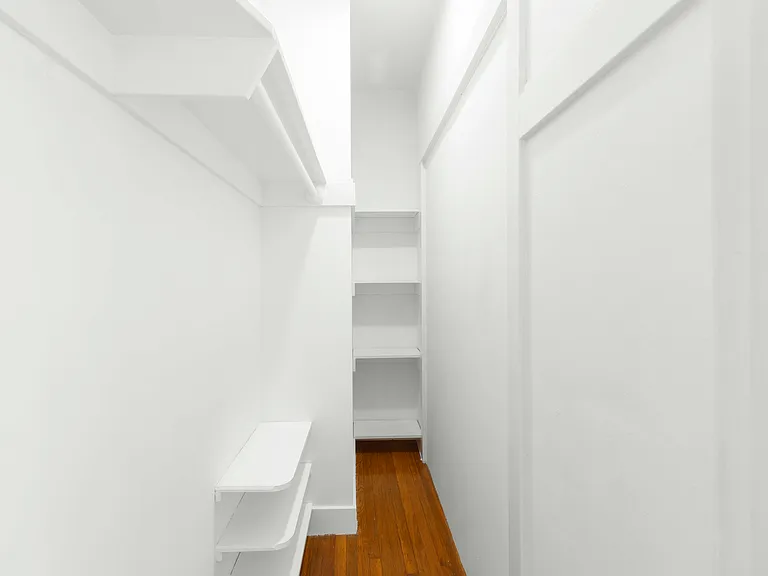 1166 S Van Ness Ave #5 — Photo 19