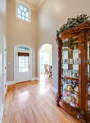 2nd image of 196 Meadowwood Cir NE