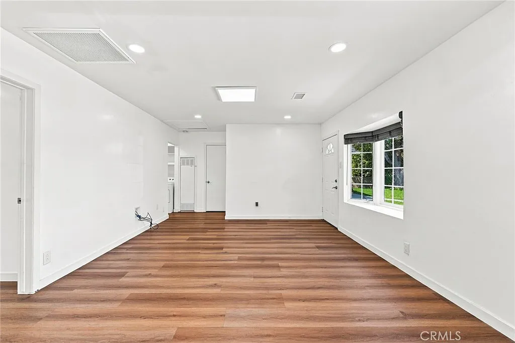 2 bed, 784 sqft, $3,000 — Photo 4