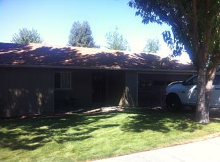 3273 Woodbriar Dr, Medford, OR 97504