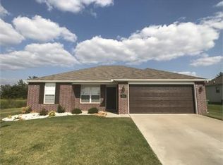 940 Meadowridge Dr, Centerton, AR 72719