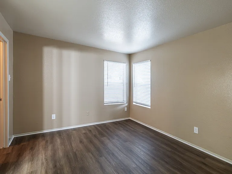 Doral Club Apartments — Photo 28