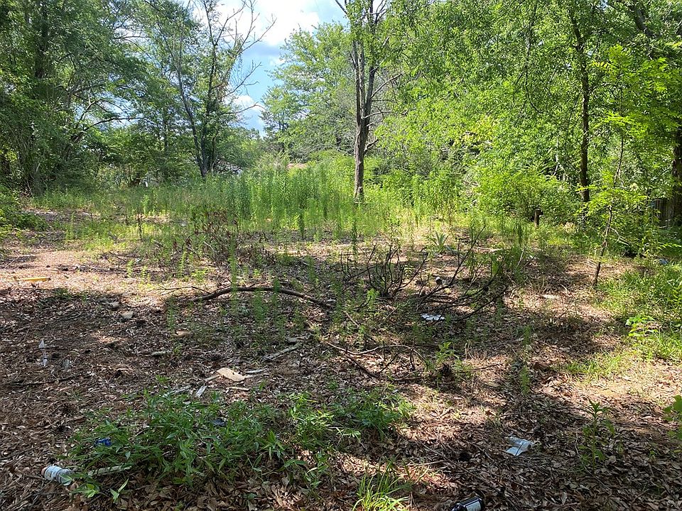 2nd image of 1813 Leroy St