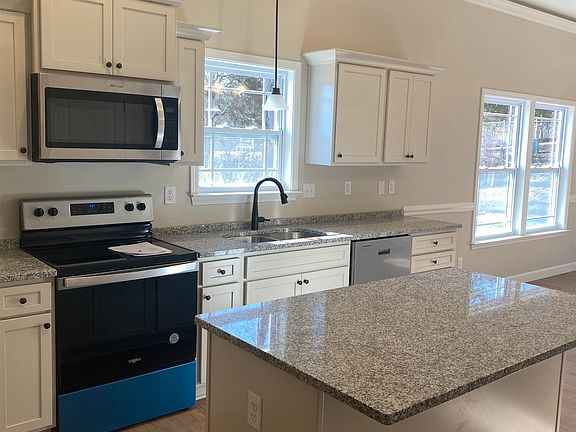 4th image of 506 Timberwood Dr