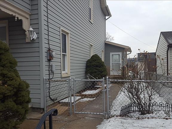 4th image of 1854 Washington Ave