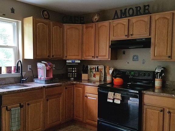 4th image of 24 Deerfield Ct