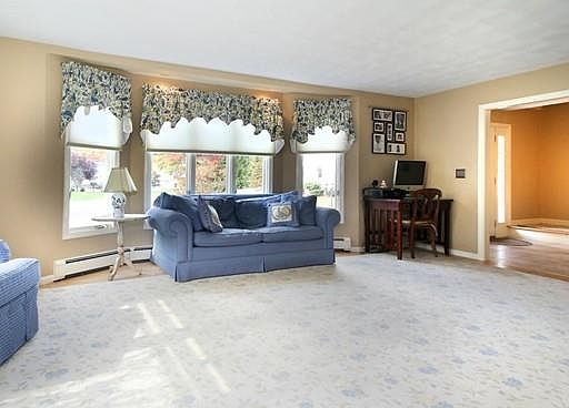 5th image of 4 Briarwood Ln