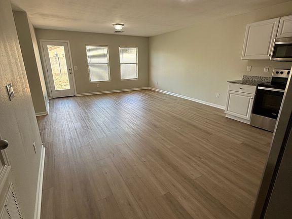 4th image of 134 E Dewey Ave