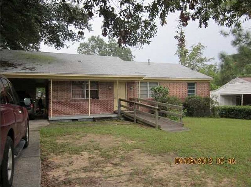 1st image of 748 Boxwood Dr