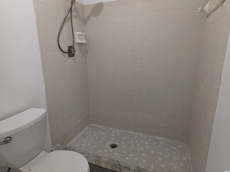 1130 Dover Ct — Photo 9