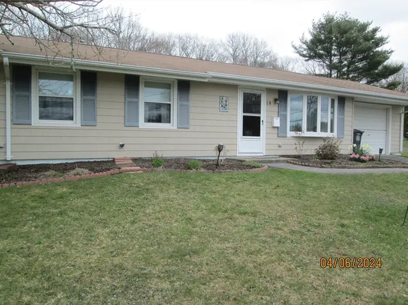 91 Burnside Dr, Swansea, MA 02777