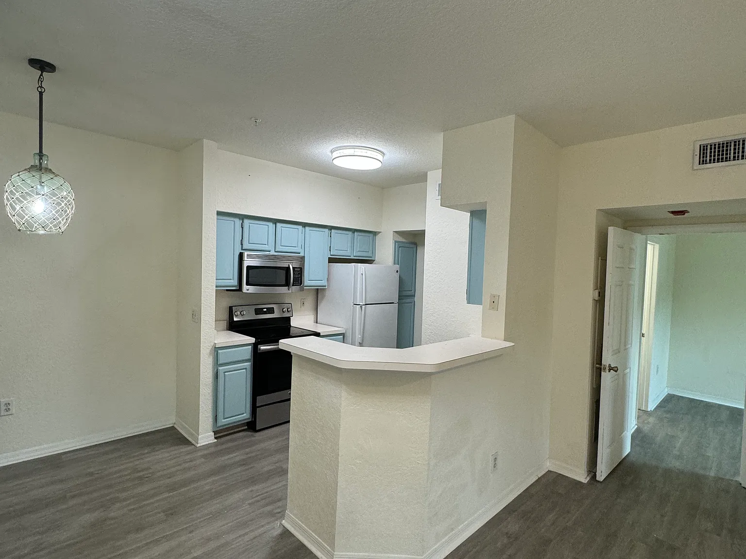 1 bed, 557 sqft, $1,800 — Photo 3