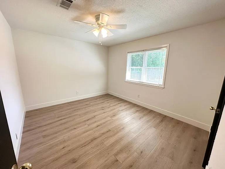 400 Wallace Dr — Photo 8