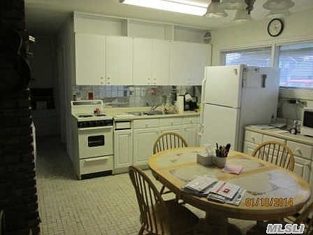 2nd image of 14 Trumpet Ln